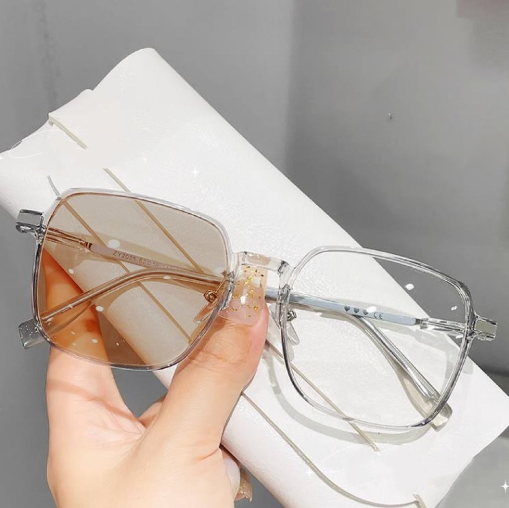 Photochromism multiple purposes reading glasses