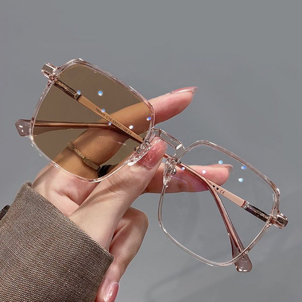 Photochromism multiple purposes reading glasses