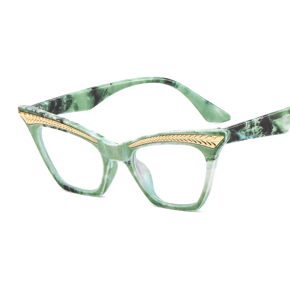 New cat's eye eyewear