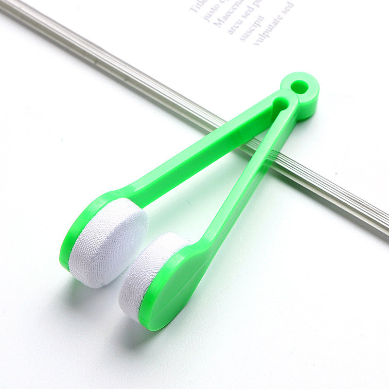 Microfiber glasses cleaner